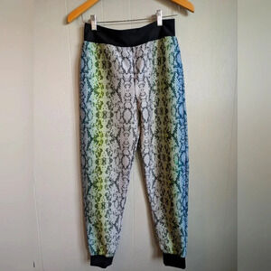 Revolve Ultracor Beta Anaconda Jogger size Medium Active Performance Snake